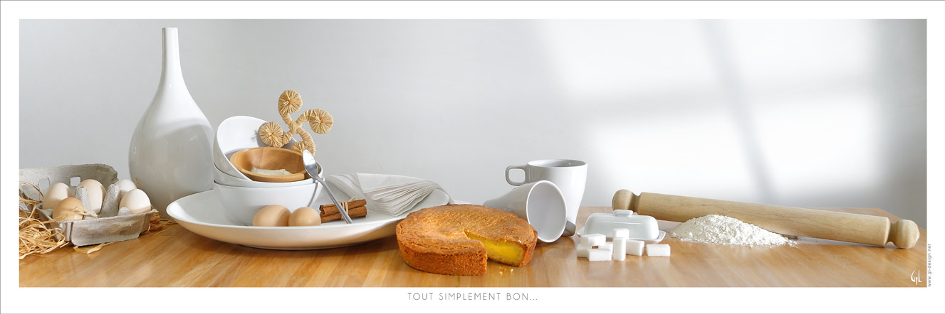 Photo design du gâteau basque au style épuré et gourmand. Une décoration panoramique idéale pour cuisine, restaurant et amoureux du terroir basque.